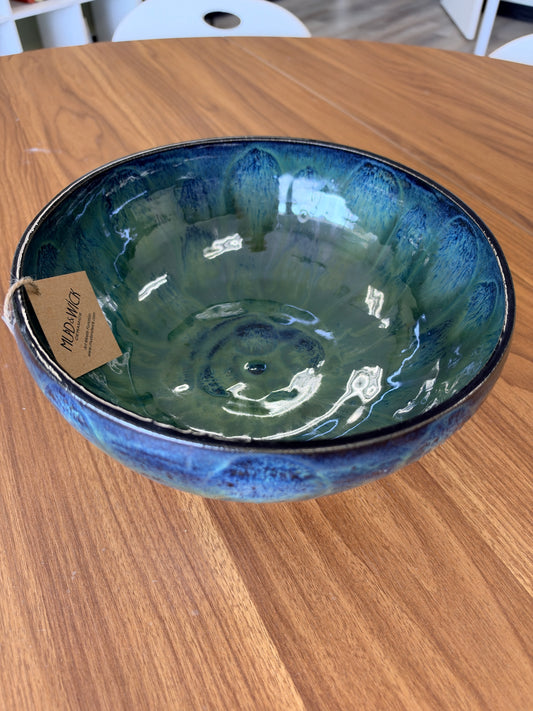 Large serving bowl