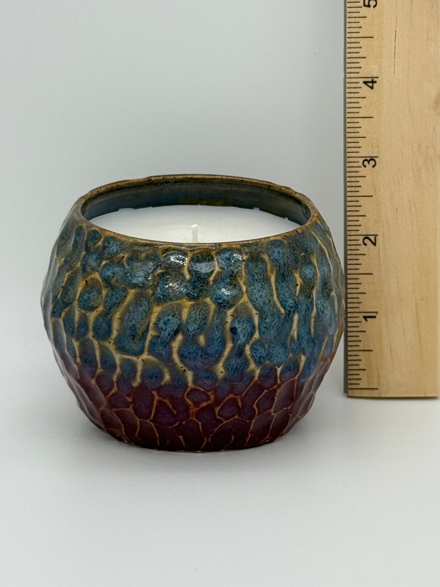 Handcrafted Ceramic Candle | Ocean Blue & Smoky Crimson hand-faceted